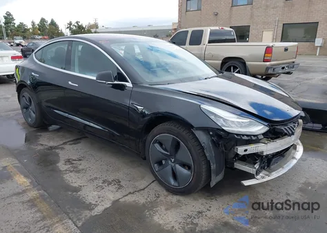 2018 Tesla Model 3 Long Range/Mid Range z USA, uszkodzony, nr VIN 5YJ3E1EA5JF028014